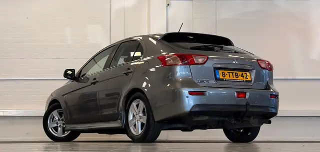Mitsubishi Lancer view 4