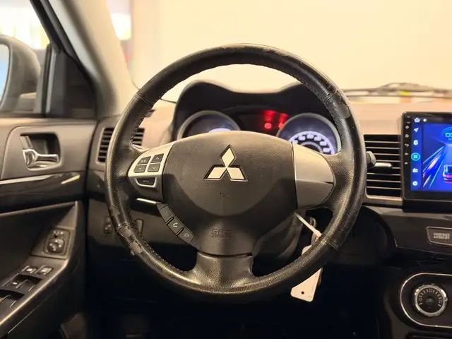 Mitsubishi Lancer view 12