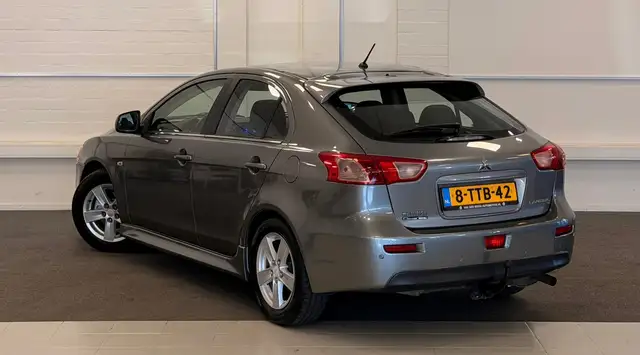 Mitsubishi Lancer view 21