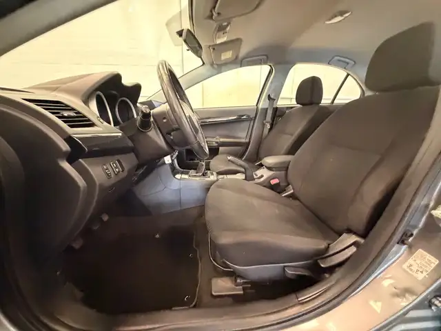 Mitsubishi Lancer view 8