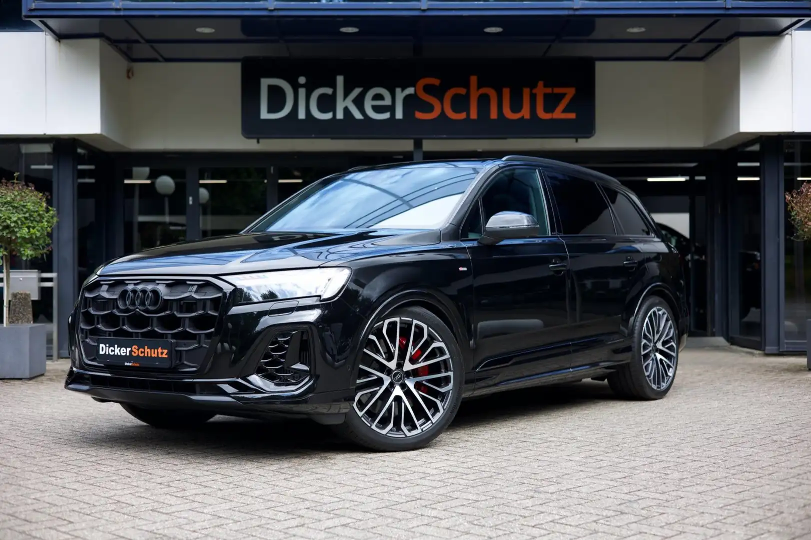 Audi Q7 60 TFSIe quattro Competition | Pano | Trekhaak | M Zwart - 1