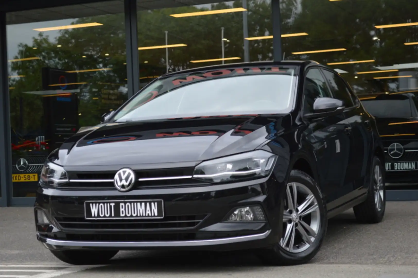 Volkswagen Polo 1.0 TSI Highline Led Navi Virtual Acc Camera Pdc Zwart - 1