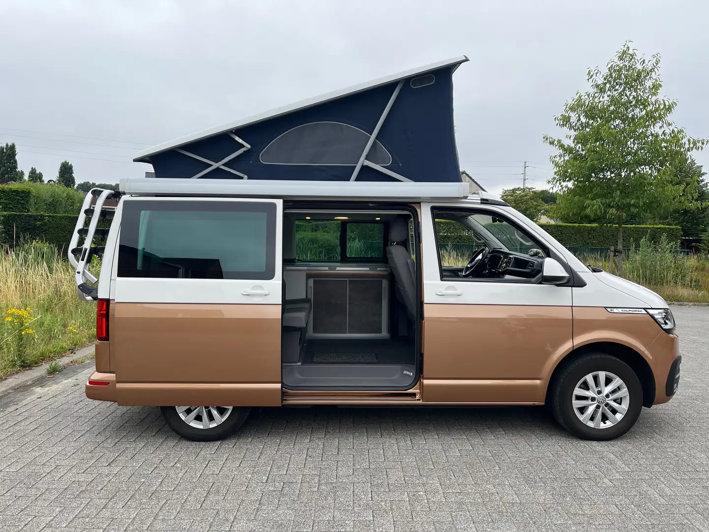 Volkswagen T6.1 California California T6.1 DSG Ocean Bronze - 1