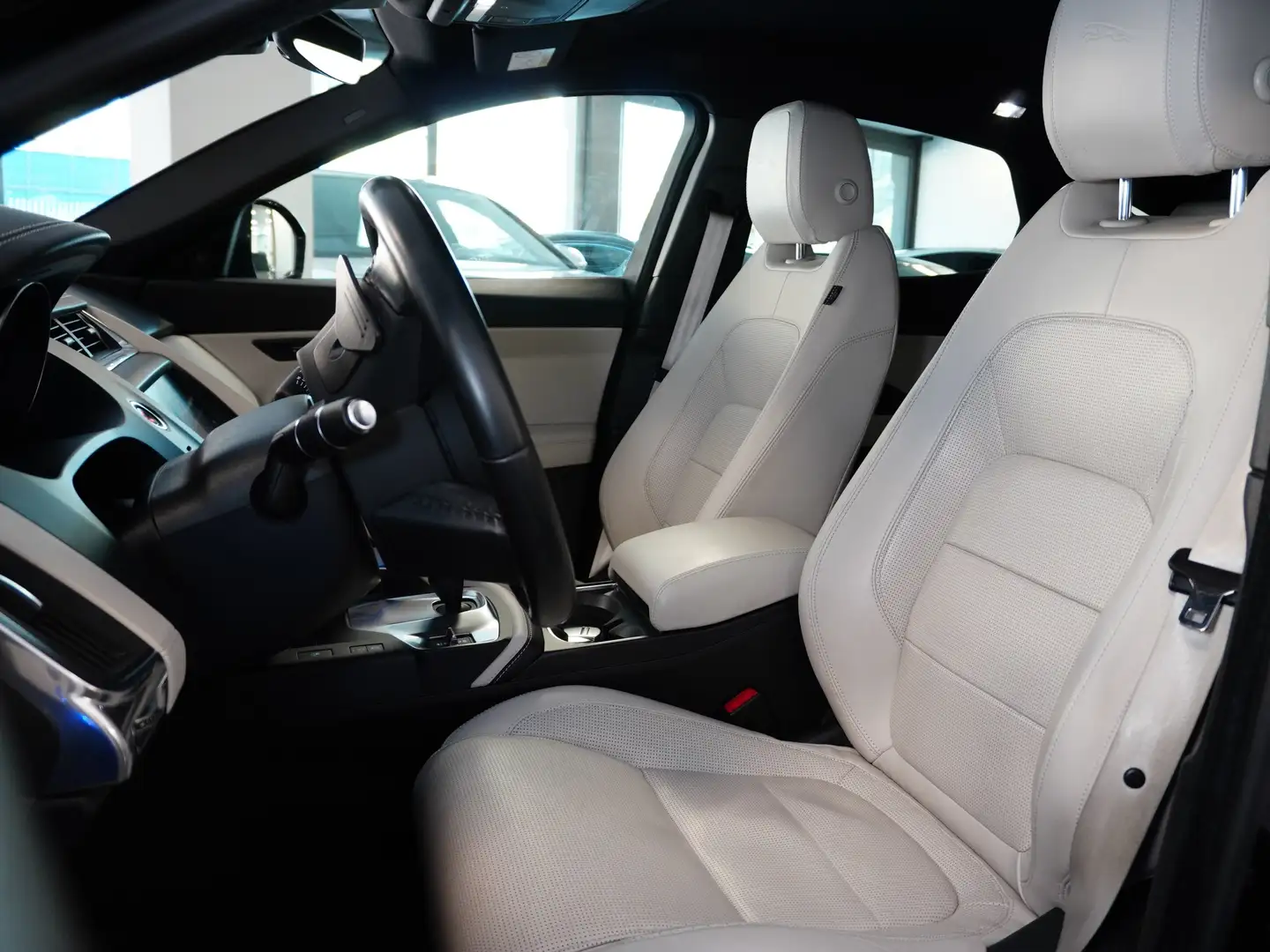Jaguar E-Pace 2.0 249 CV AWD aut.  S R-Dynamic SED. VENTILATI Nero - 2
