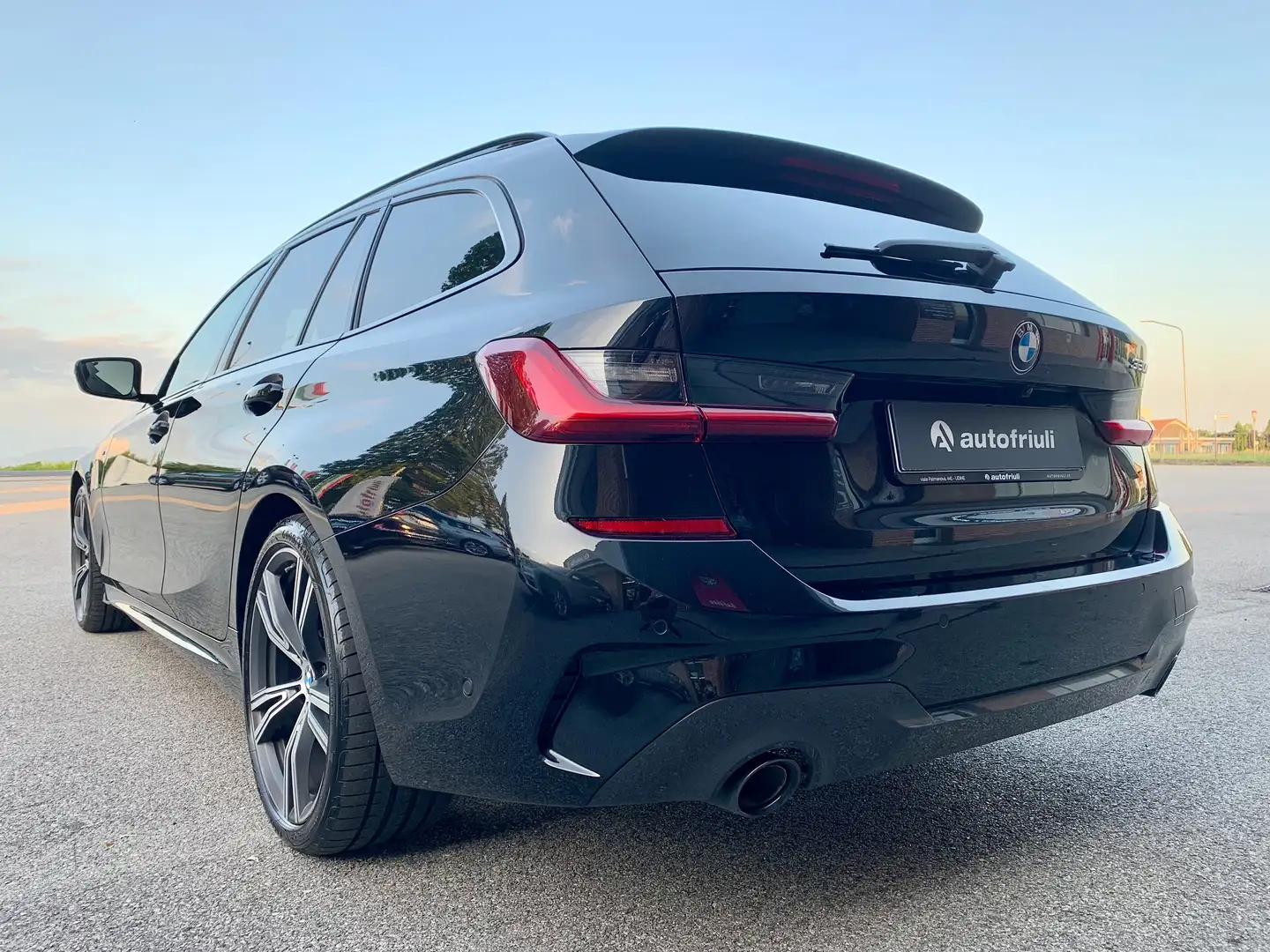 BMW 320 d Touring MHEV 48V Msport auto Nero - 2