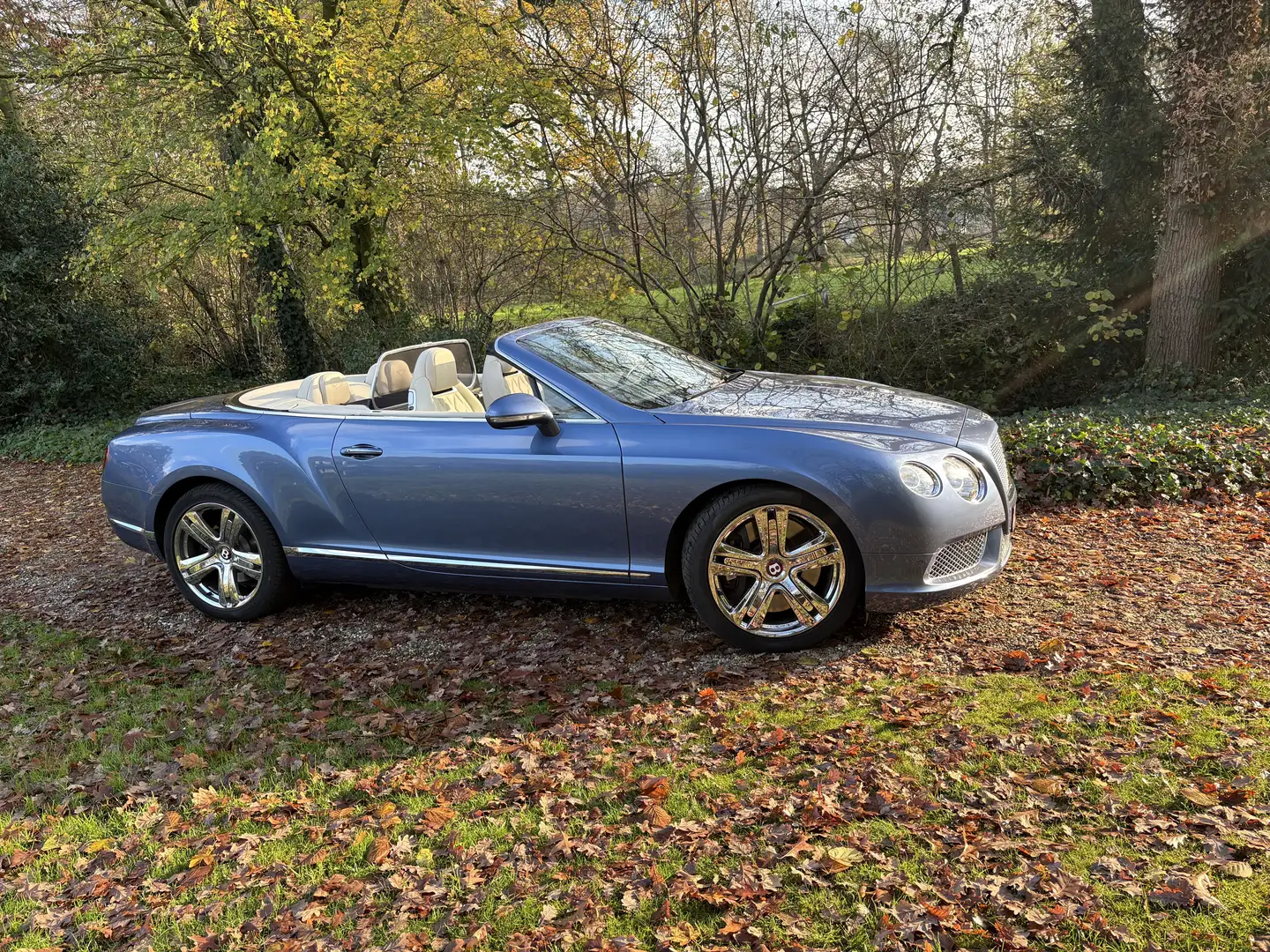 Bentley Continental GTC V8 Mulliner Bleu - 2