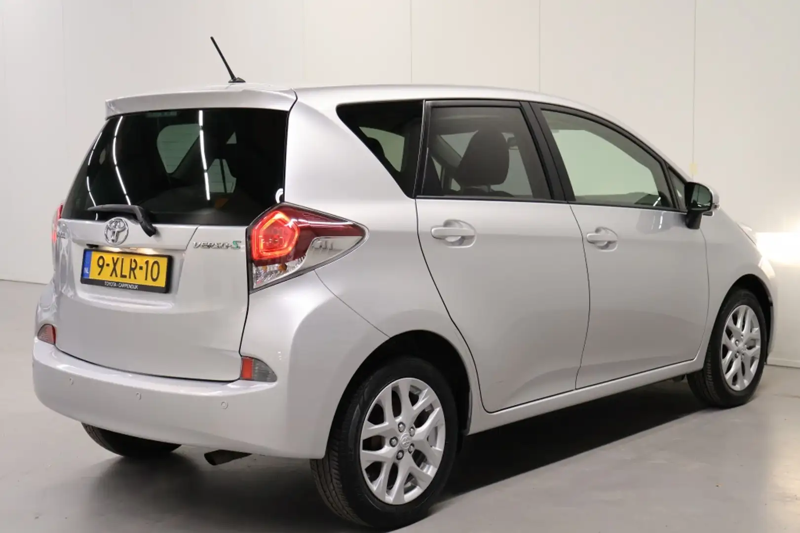 Toyota Verso-S 1.3 VVT-i Trend Automaat Gris - 2