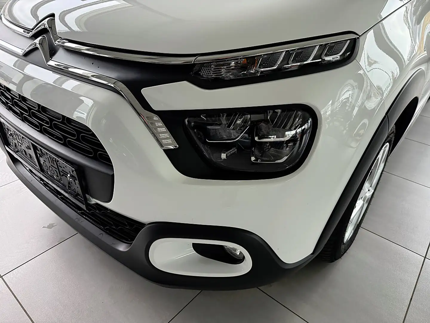 Citroen C3 PureTech 83 S&S 5-Gang-Manuell You Weiß - 2