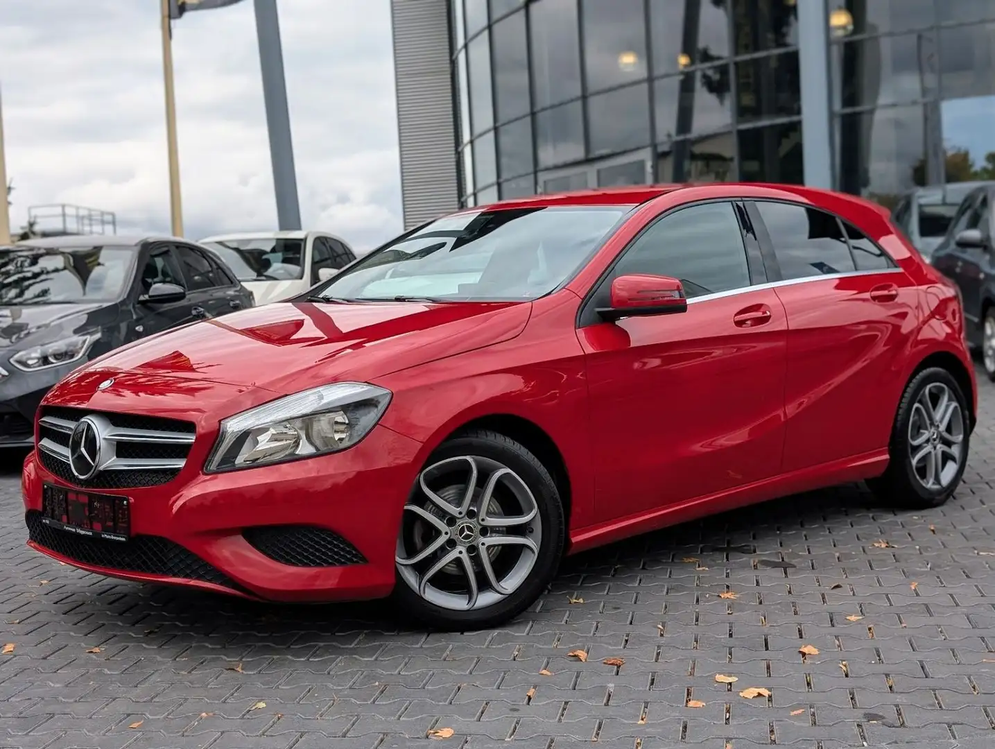 Mercedes-Benz A 180 d Executive*AUTOMATIK*KAMERA*HARMAN/KARDON Rot - 2
