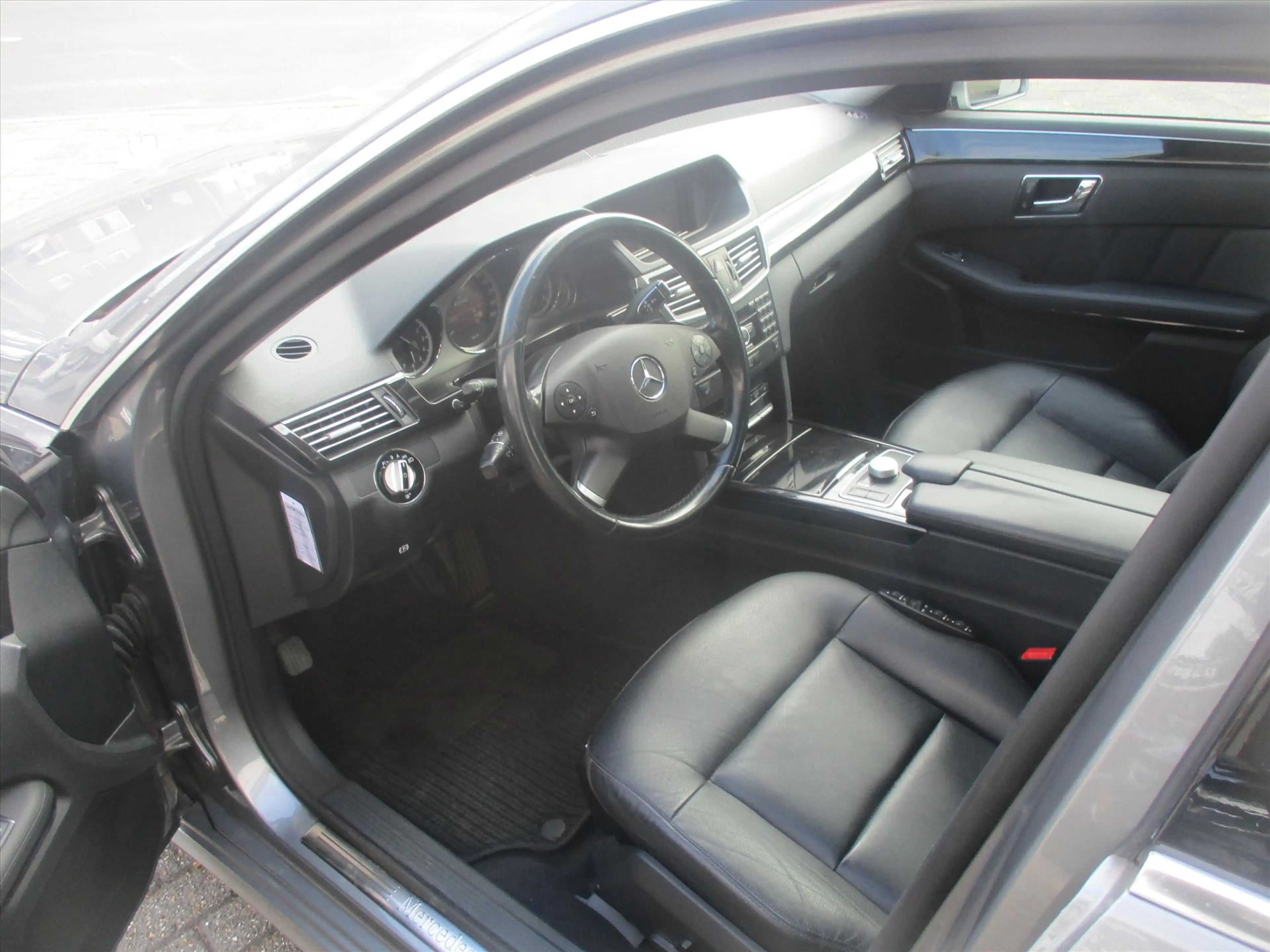 Mercedes-Benz E 350 E350 CGI BlueEfficiency Aut. AVANTGARDE / Youngtim — photo 9