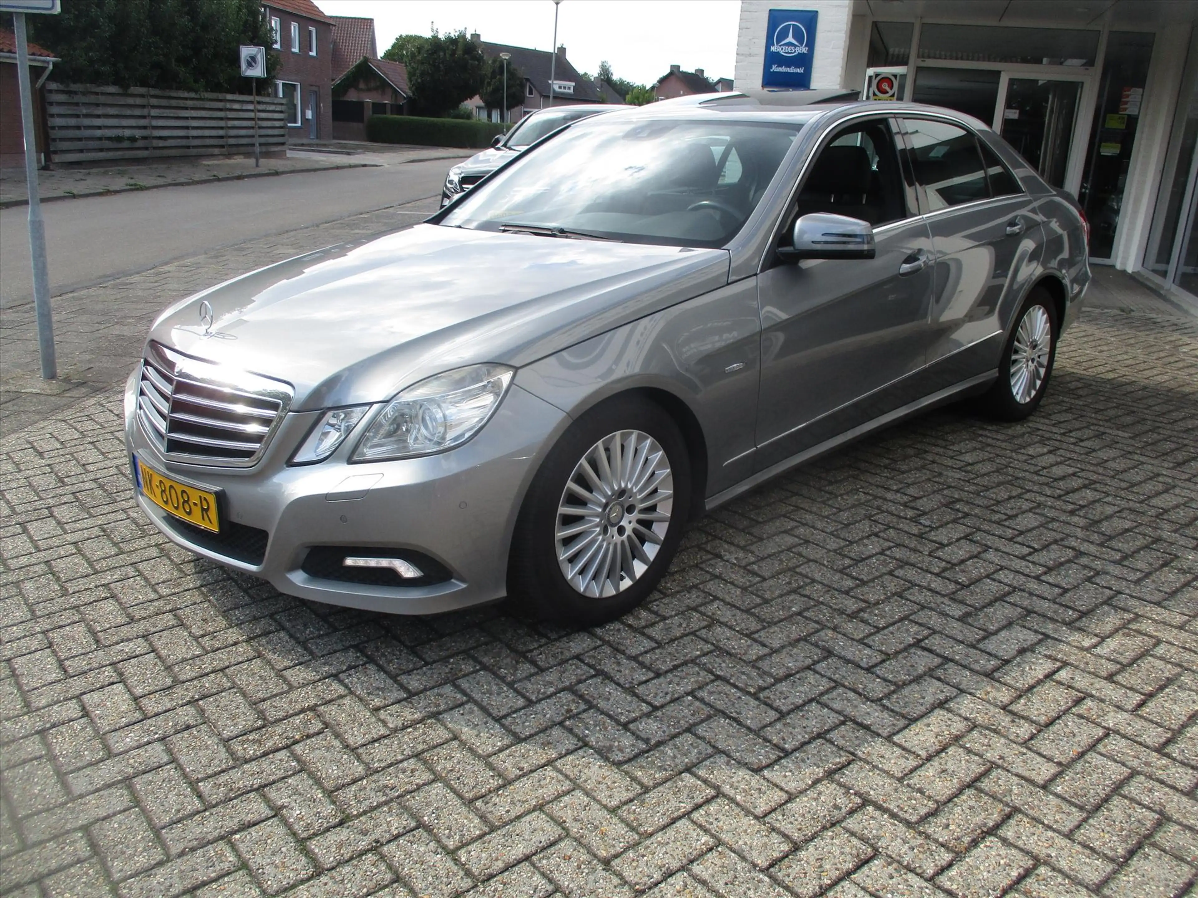 Mercedes-Benz E 350 E350 CGI BlueEfficiency Aut. AVANTGARDE / Youngtim — photo 3