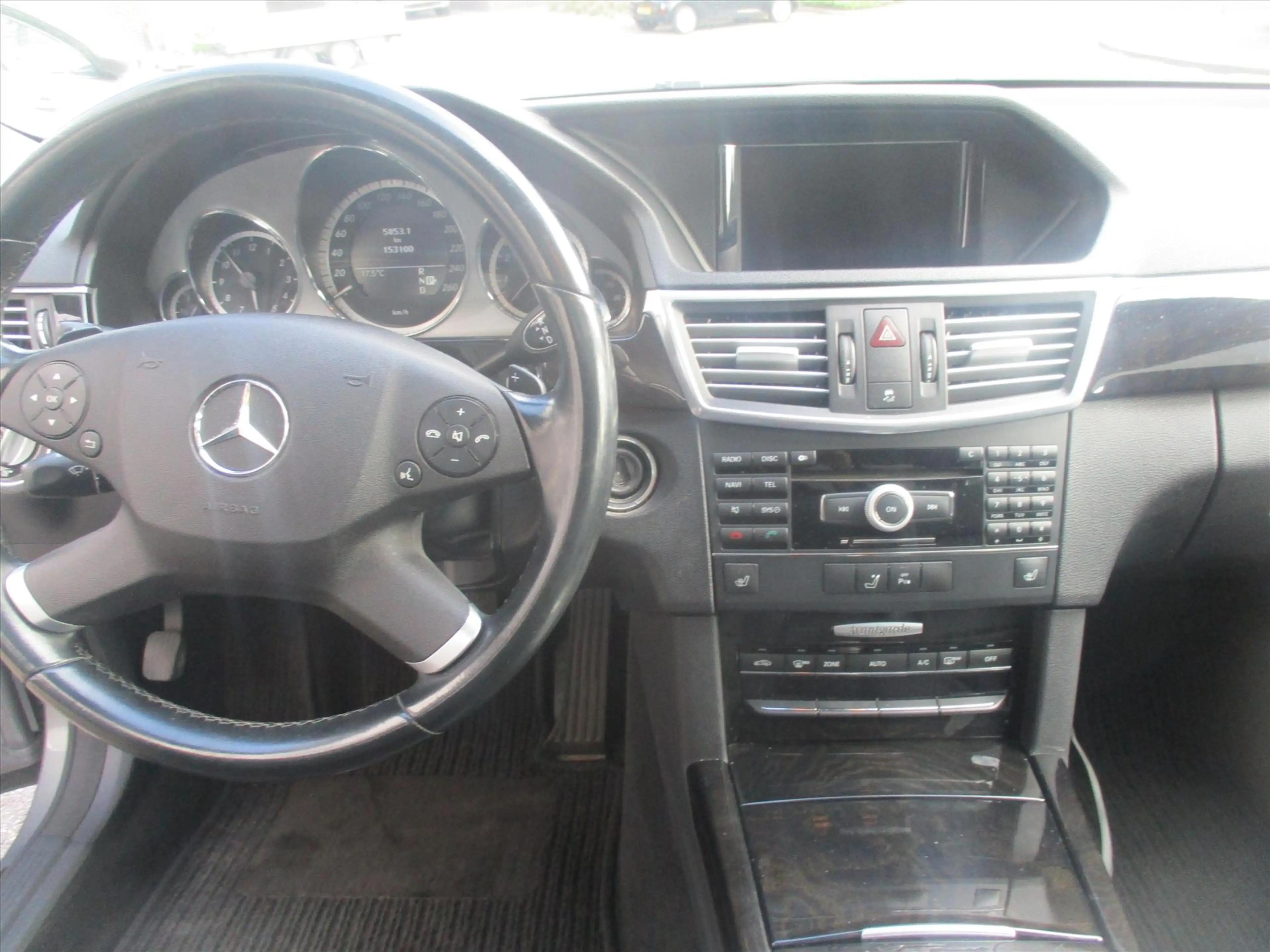 Mercedes-Benz E 350 E350 CGI BlueEfficiency Aut. AVANTGARDE / Youngtim — photo 7