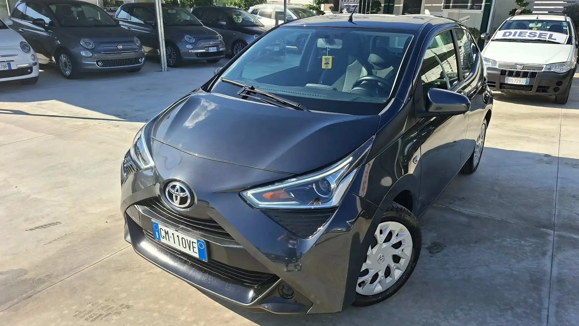 Toyota Aygo Connect 1.0 VVT-i 72 CV 5 porte x-clusiv Gris - 1