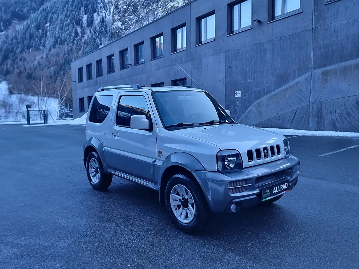 Suzuki Jimny 1,3 Joy**1.HAND**ROSTFREI**KLIMA** Weiß - 2