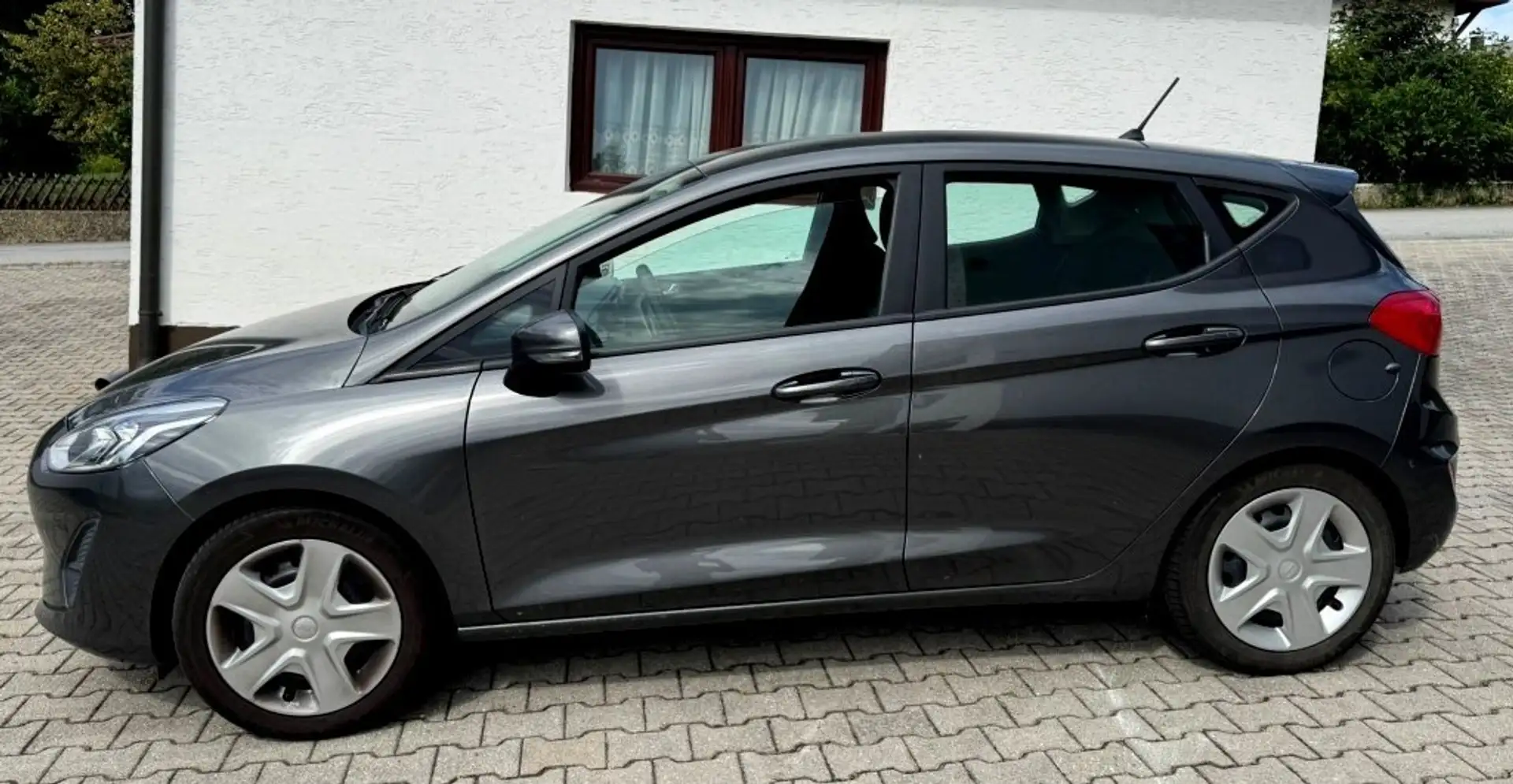 Ford Fiesta Fiesta in Bestzustand, sehr wenige KM, 2.PKW Grau - 2