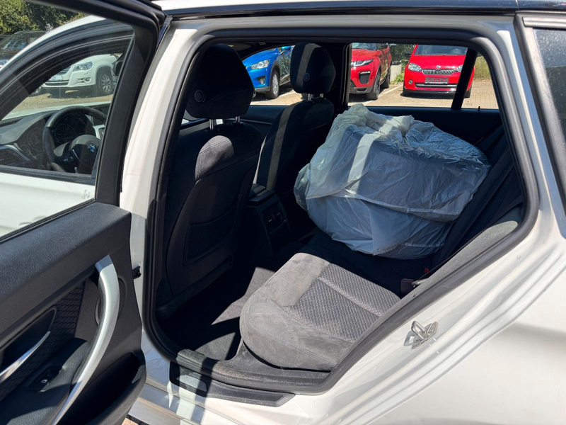 BMW 320 d Touring Automatik M-Paket *Pano*8fach* — photo 8