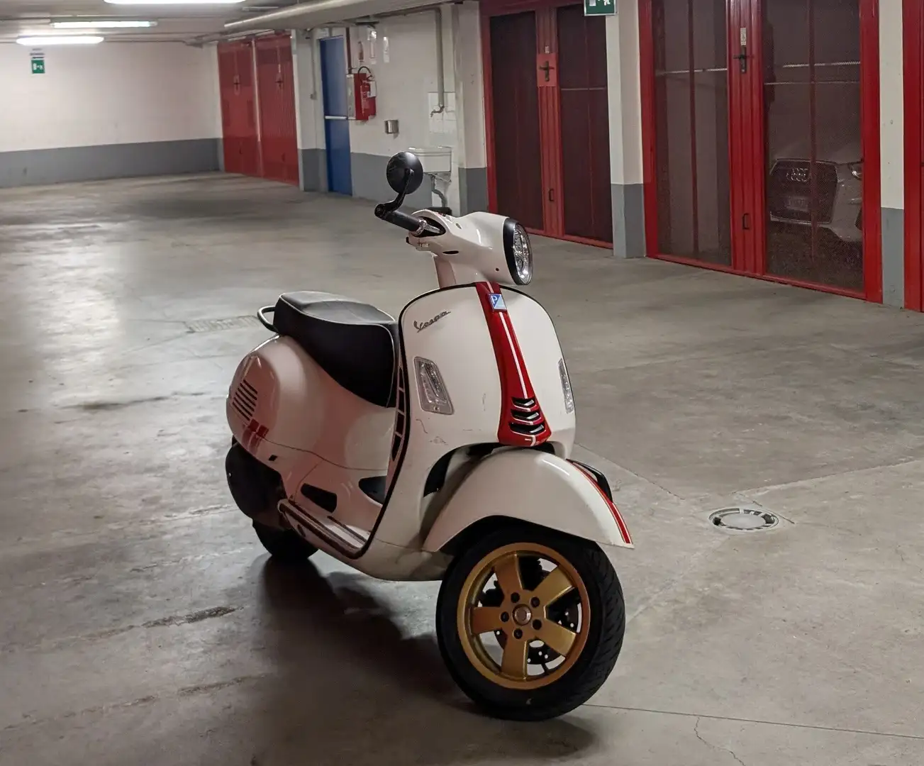 Vespa GTS 300 Super Sport Hpe Racing Sixties Bianco - 1
