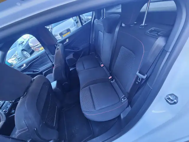 Ford Focus view 19