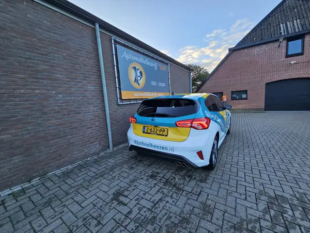 Ford Focus view 20