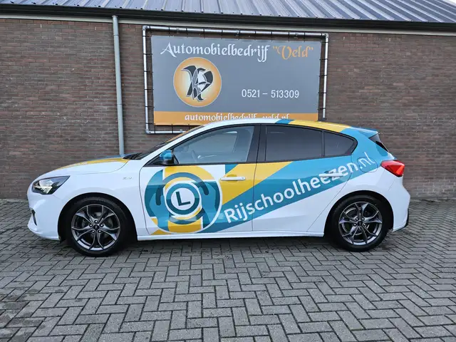 Ford Focus view 3