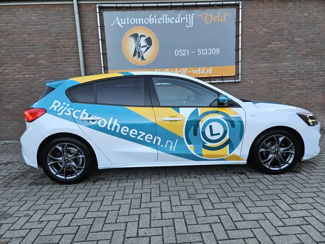 Ford Focus view 23
