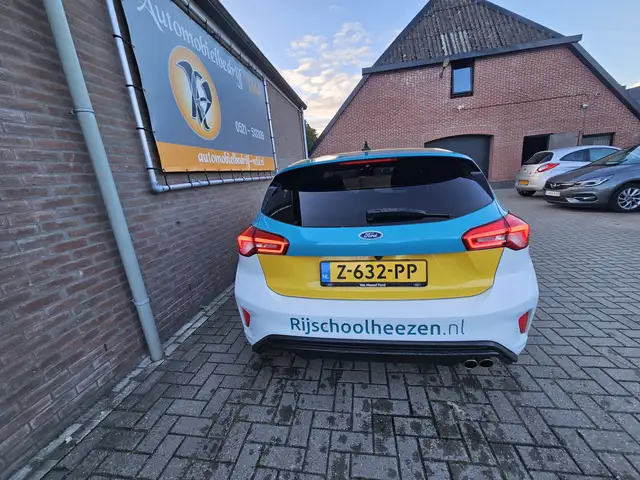 Ford Focus view 21