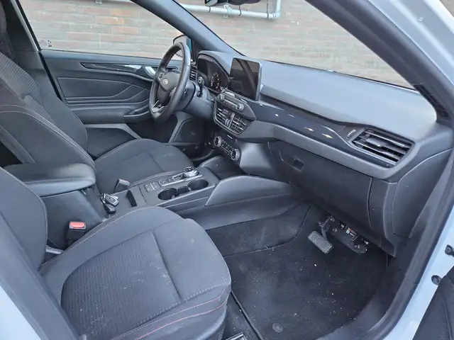 Ford Focus view 24