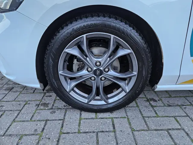Ford Focus view 4