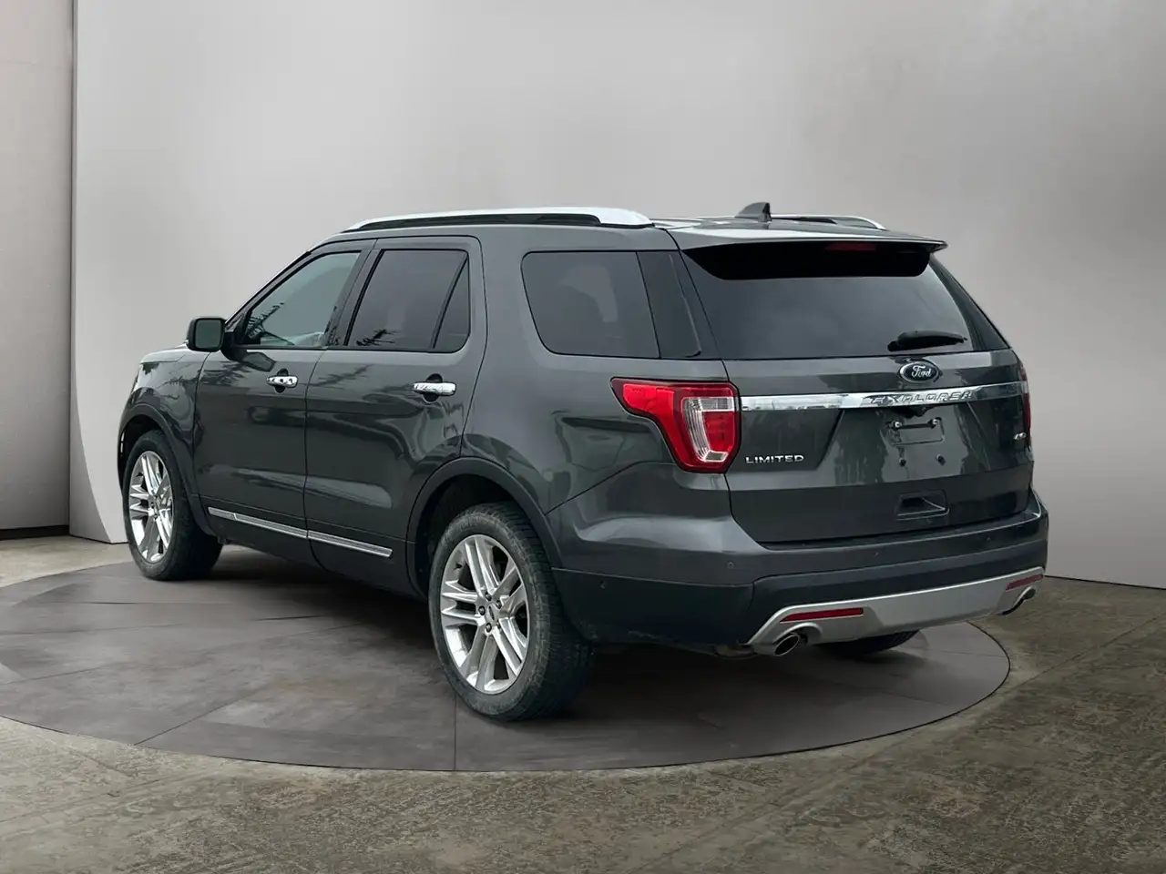 Ford Explorer photo Ford Explorer