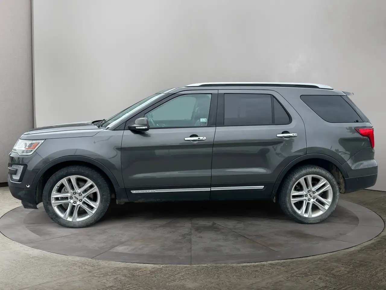 Ford Explorer photo Ford Explorer