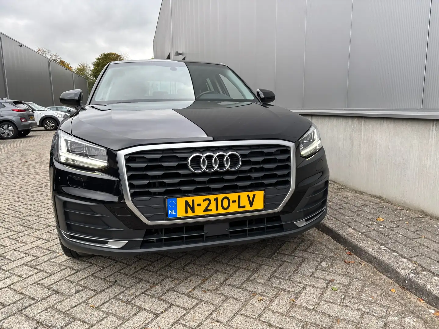 Audi Q2 1.0 TFSI Sport Pro Line S Zwart - 2