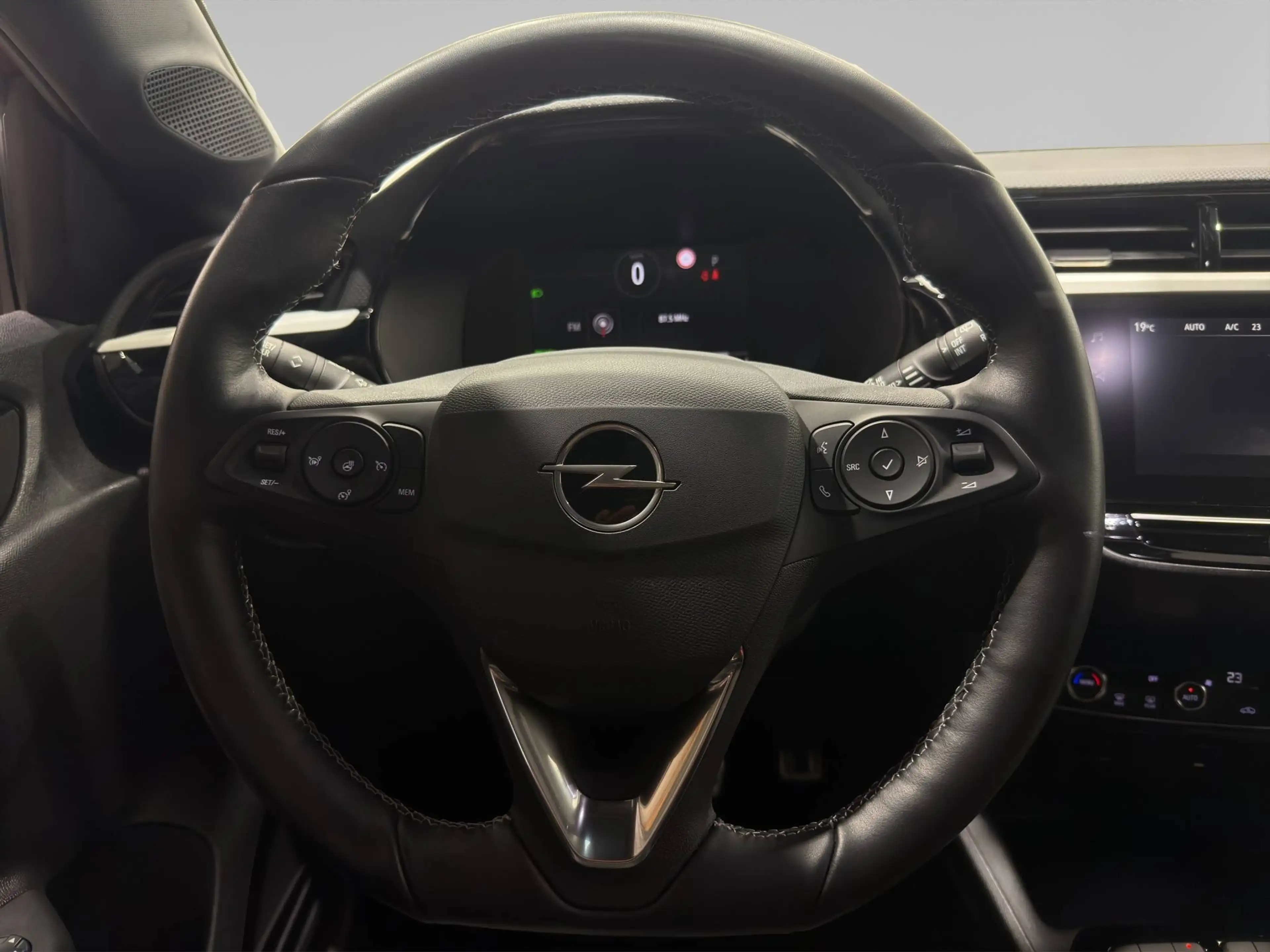 Opel Corsa-e GS 50 KWH ***HEATED SEATS & STEERING WHEEL*SUNROOF*** — photo 13