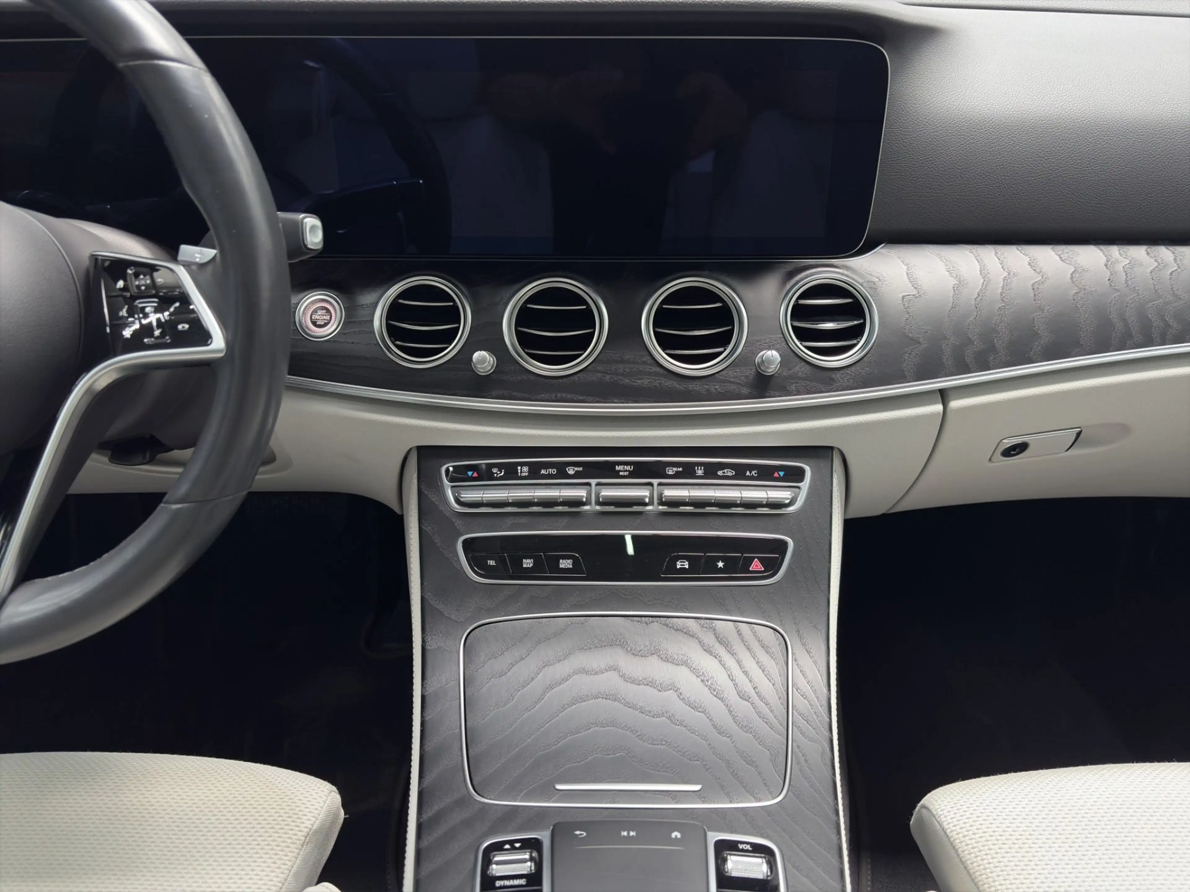 Mercedes-Benz E 300 de T Avantgarde Aut. *PANO*HEADUP*ANHÄNGERKUPP.*3 — photo 10