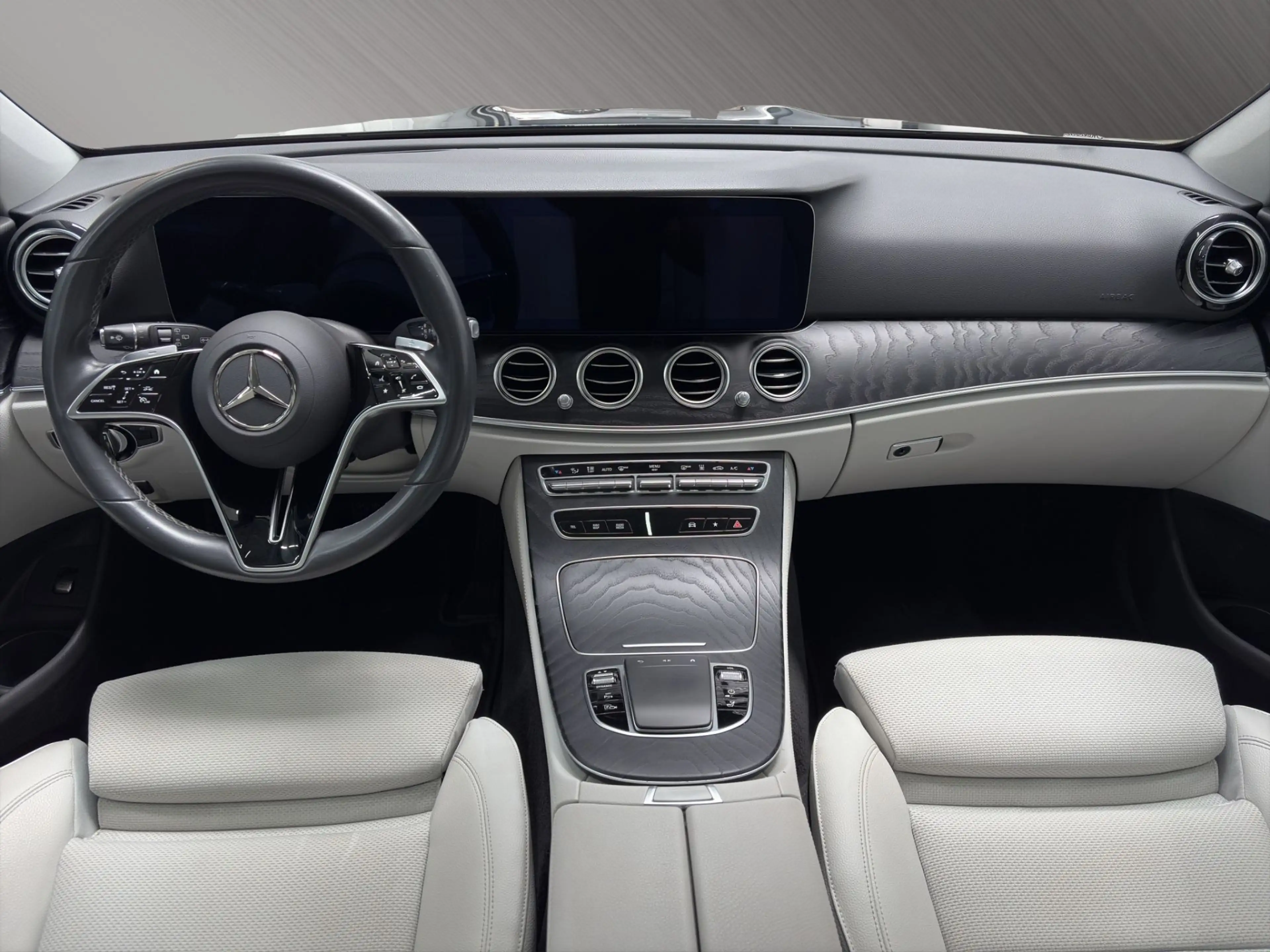 Mercedes-Benz E 300 de T Avantgarde Aut. *PANO*HEADUP*ANHÄNGERKUPP.*3 — photo 9