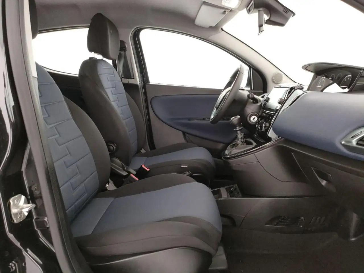 Lancia Ypsilon 2024 — фото 6