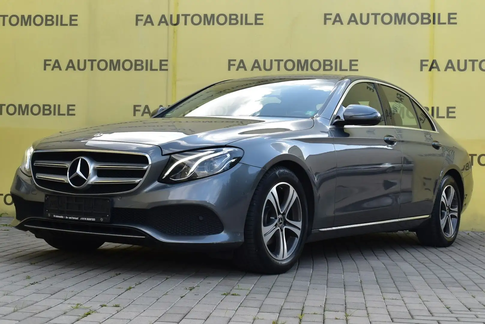 Mercedes-Benz E 200 /NAVI/SHZ/PDC/LED/ALU/EURO 6/ Gris - 1