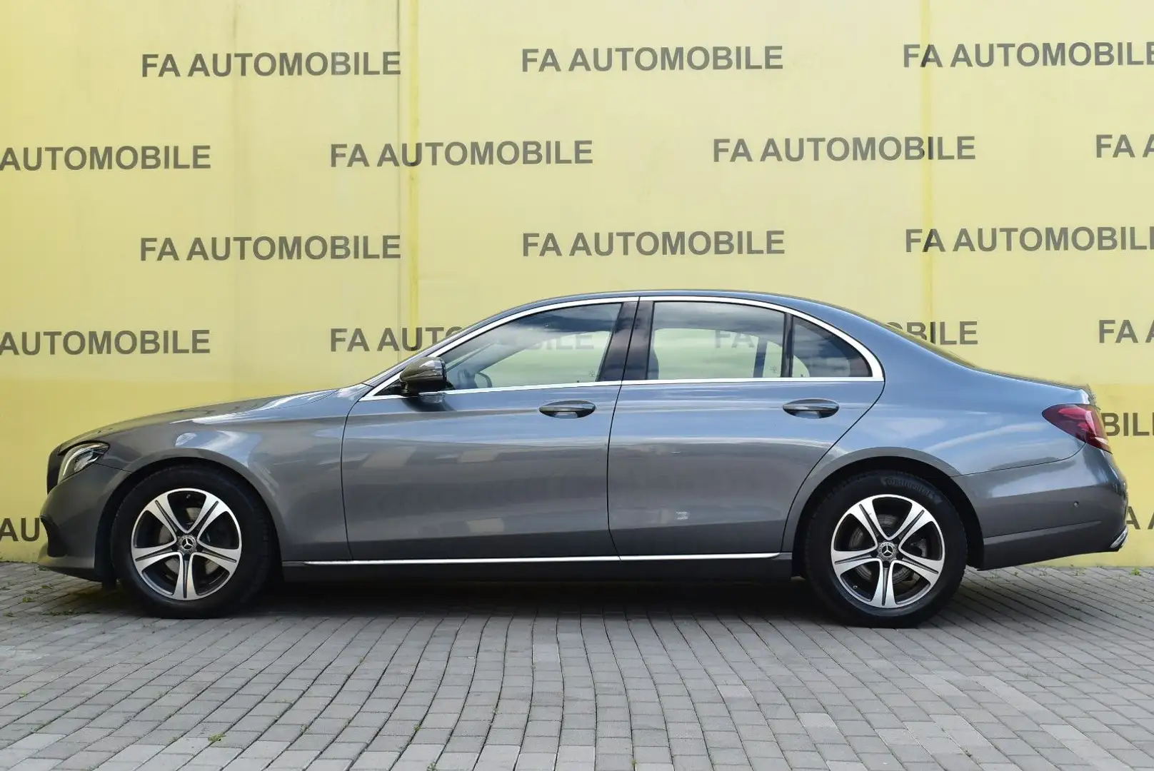 Mercedes-Benz E 200 /NAVI/SHZ/PDC/LED/ALU/EURO 6/ Gris - 2