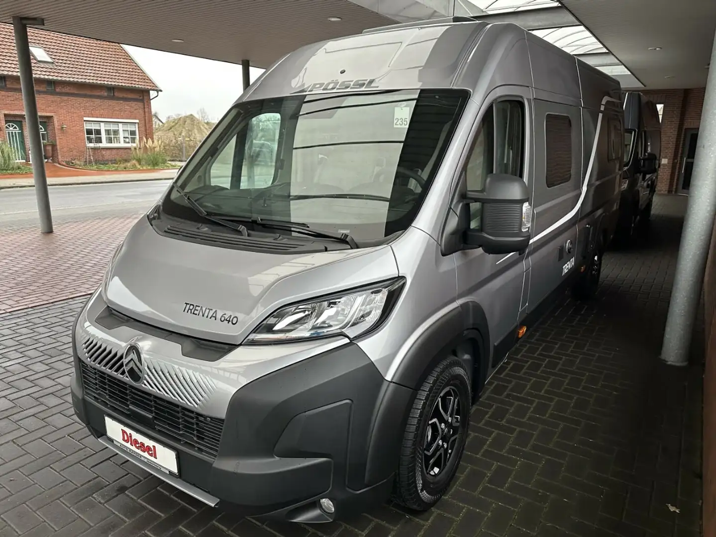 Pössl Trenta 640 Plus MEGA-DEAL +AHK+ Gris - 2