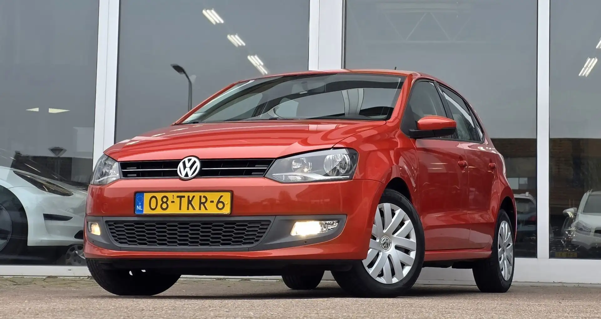 Volkswagen Polo 1.2 TSI Comfortline 2e Eigenaar Automaat Airco Cru Oranje - 1
