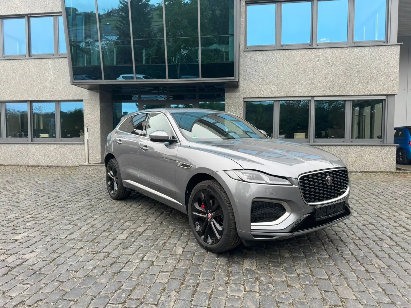 Jaguar F-Pace P250 R-DYNAMIC SE AWD - 1