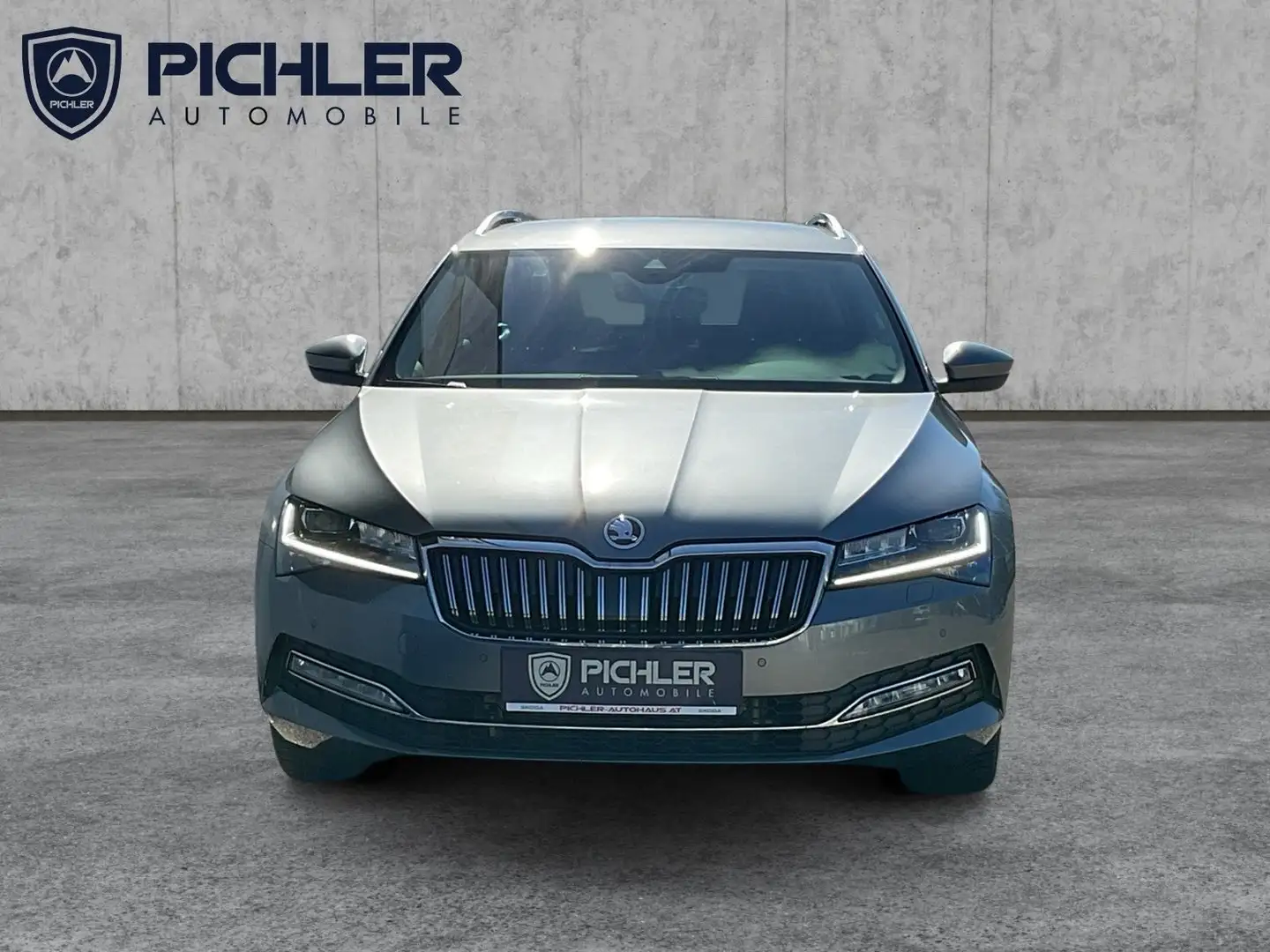 Skoda Superb Style TSI ACT DSG Grau - 2