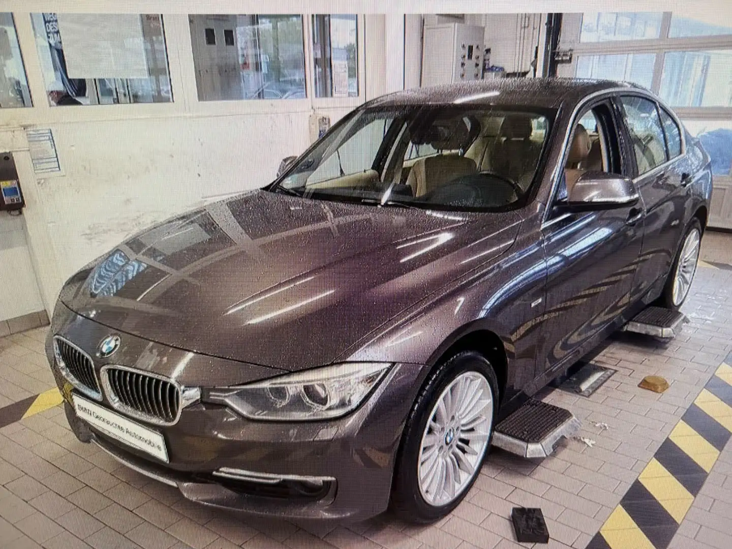 BMW 328 i Limousine/Automatik/Leder/Navi - 1