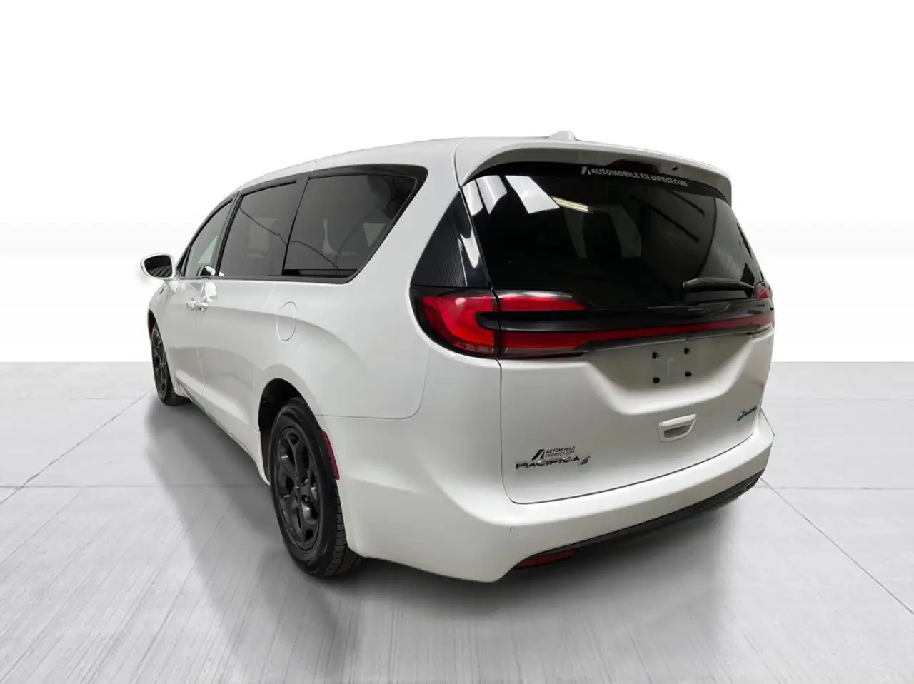 Chrysler Pacifica photo Chrysler Pacifica