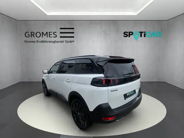 Peugeot 5008 view 5