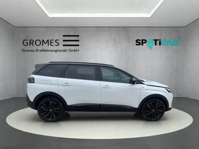Peugeot 5008 view 2