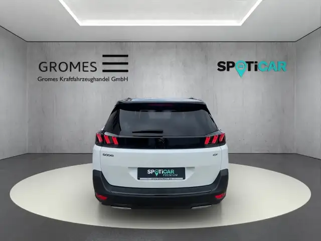 Peugeot 5008 view 4