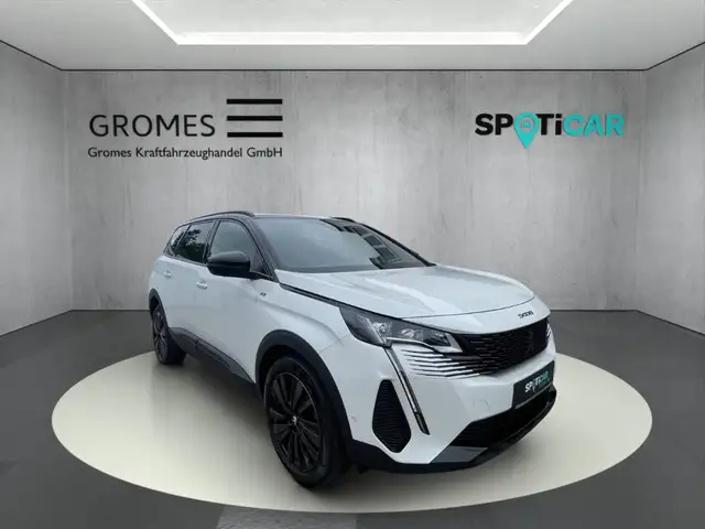 Peugeot 5008 main image