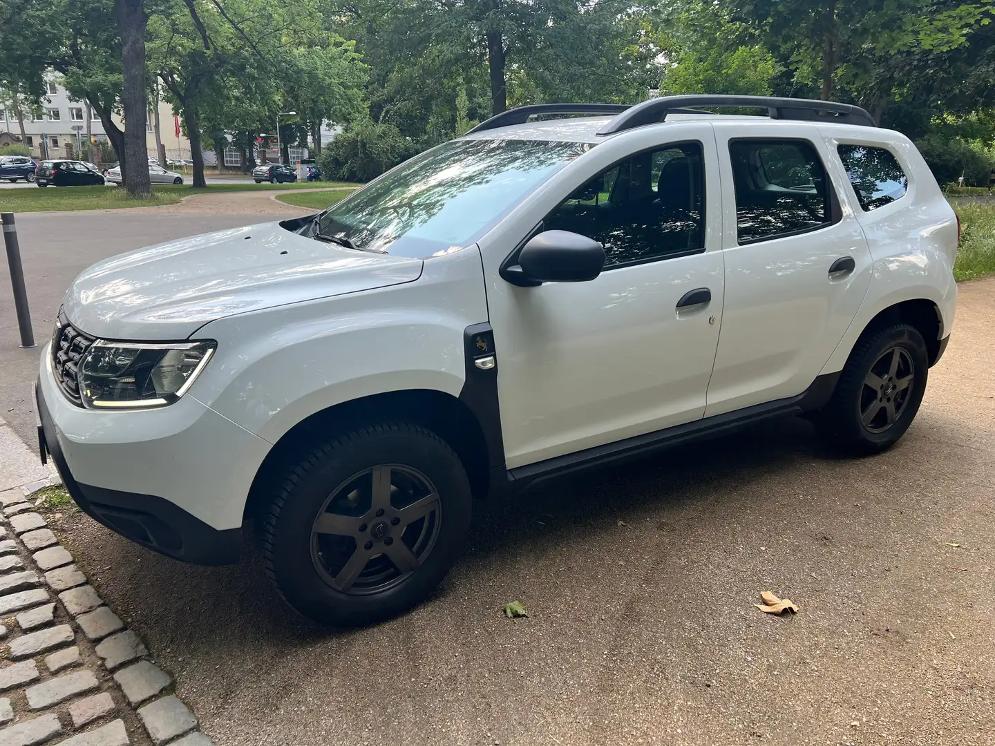 Dacia Duster Access Benzin-LPG/AHK/Garantie/1 Hand - 1