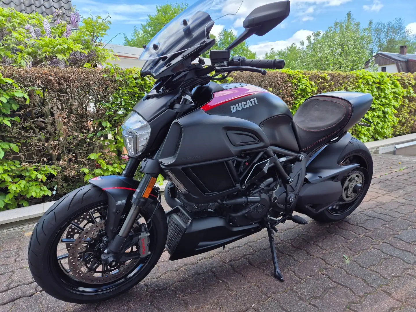 Ducati Diavel Dark Stealth Carbon Schwarz - 1