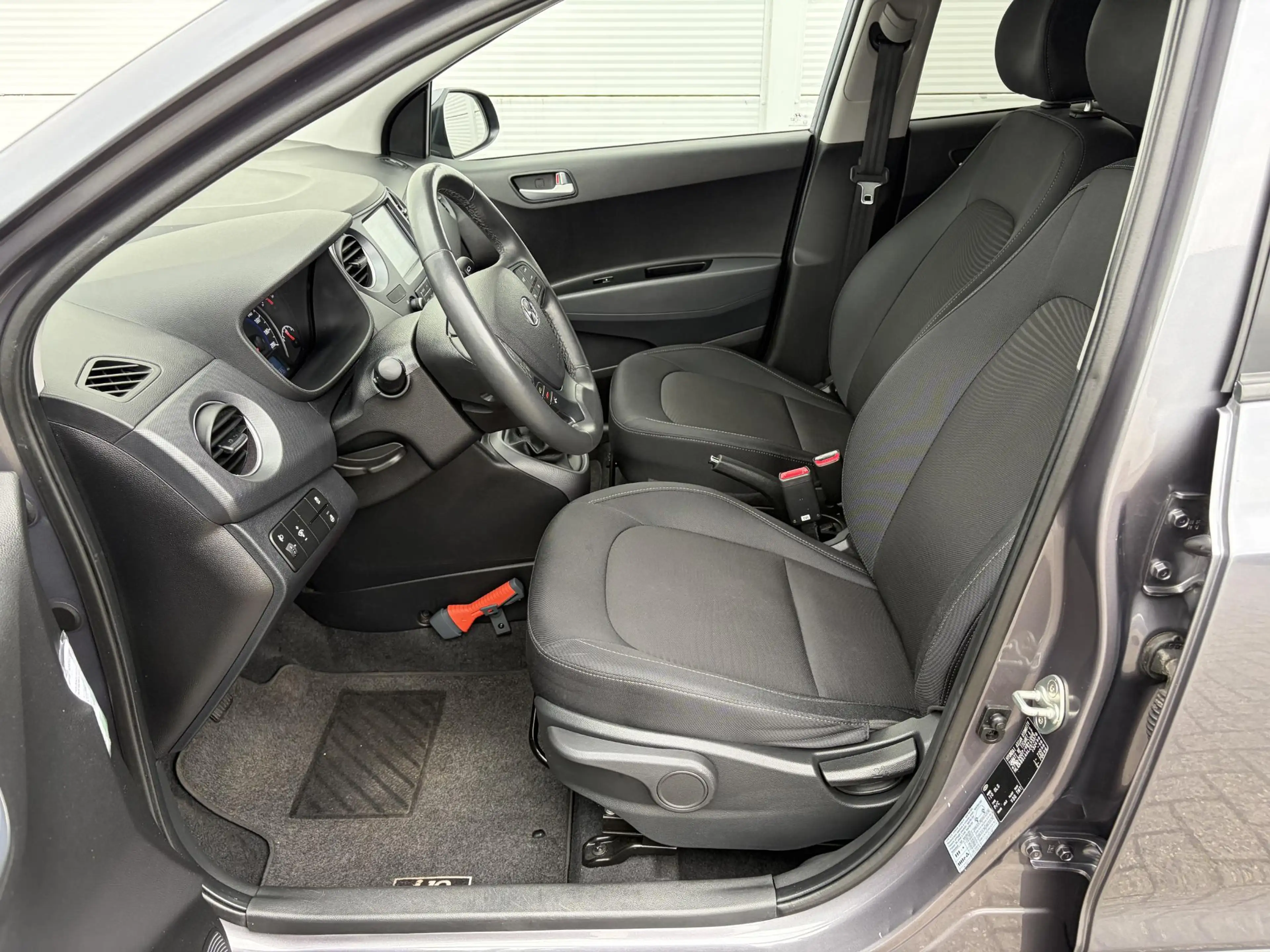 Hyundai i10 1.0 Premium / Trekhaak / Stoel en stuurverwarming — photo 31